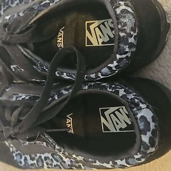 Womans Vans - Picture 3 of 5